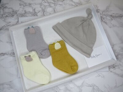 Newborn Gift Set Hippo's and Knotted Hat